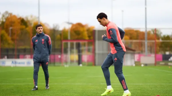 দীরঘ চোট কাটিয়ে ট্রেনিংয়ে ফিরেছে জামাল মুসিয়ালা